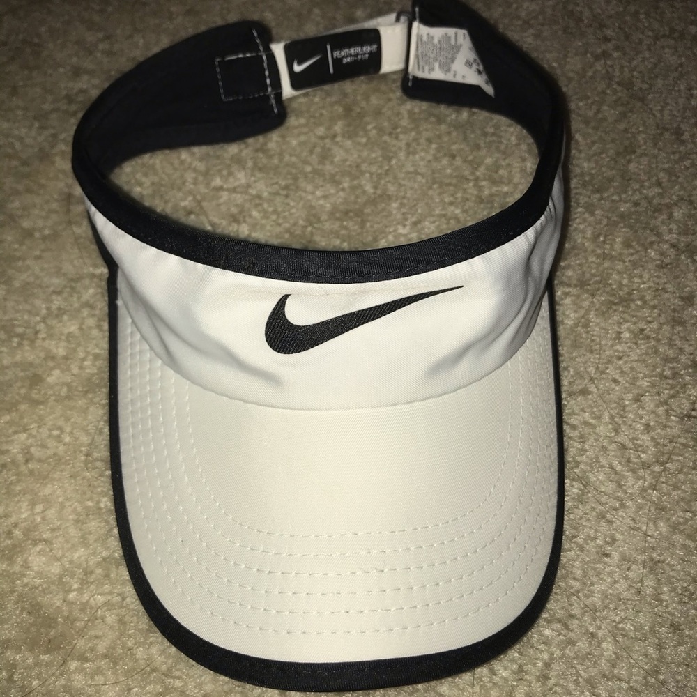 Nike women’s tennis visor